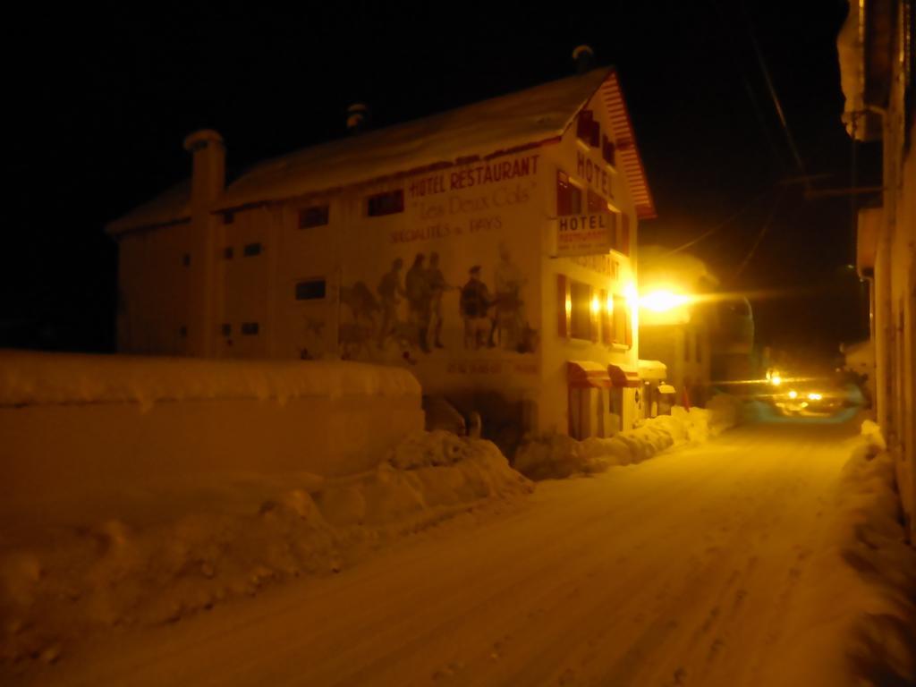 Hotel Les Deux Cols Sainte-Marie-de-Campan Eksteriør billede